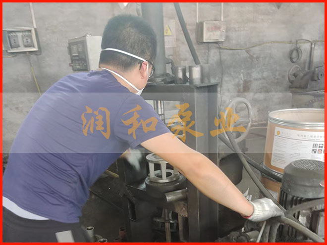 深井泵出水節(jié)加工